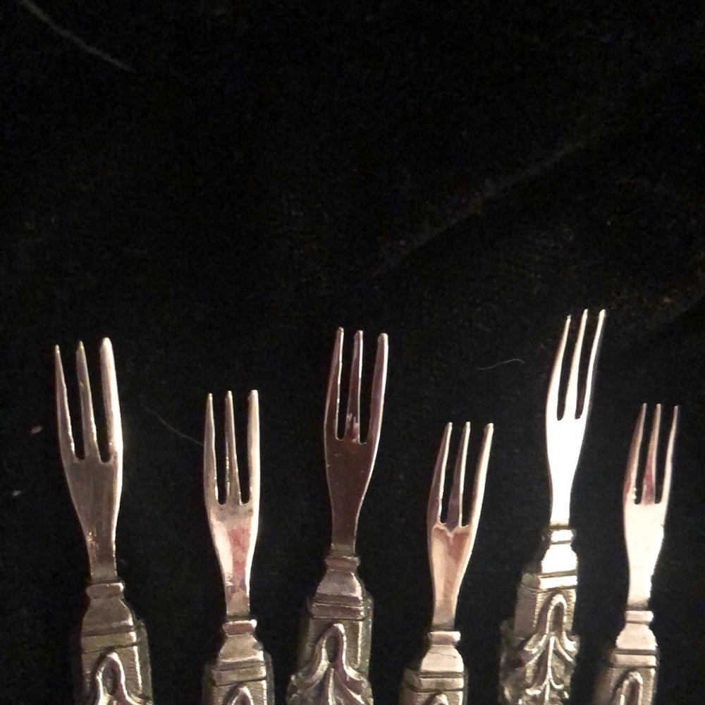 SOLD-SOLD!——Vintage  6 Piece Tiny Cocktail Olive Forks—-
SOLD-SOLD-SOLD - Picture 3 of 4